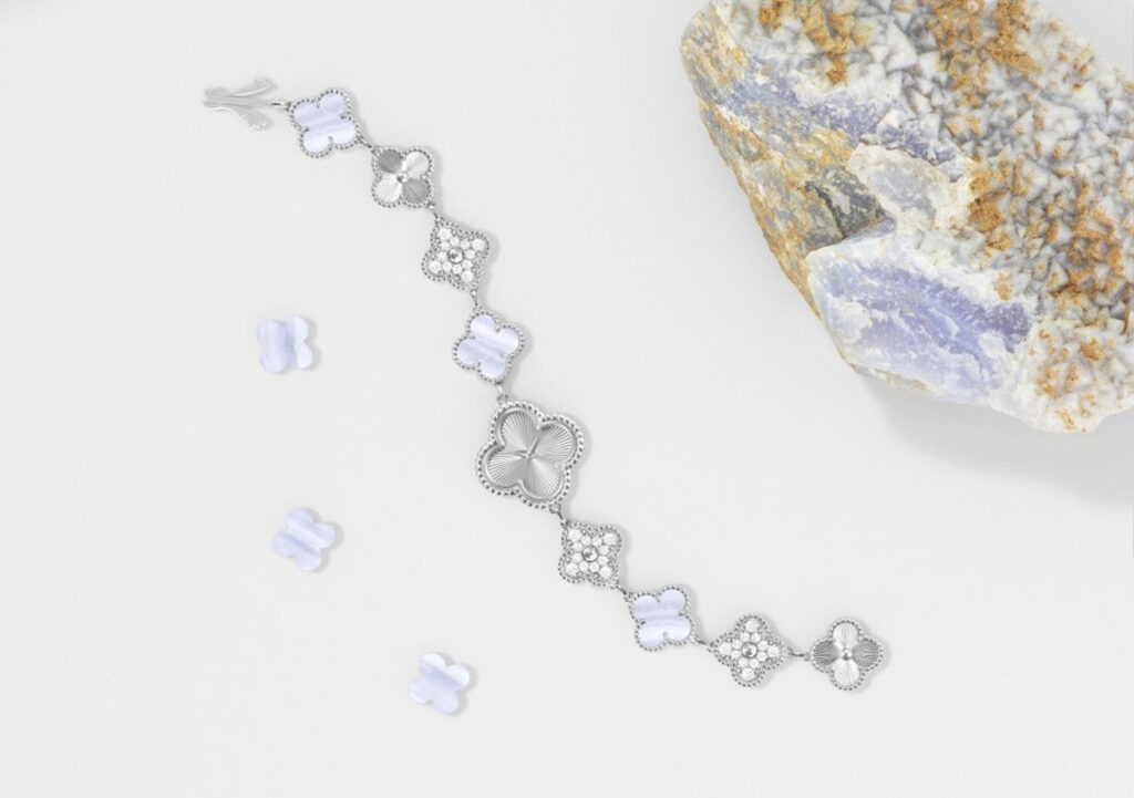 VAN CLEEF & ARPELS REVINVENTED ALHAMBRA COLLECTION MOD Magazine